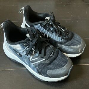 New Balance Black and Gray Kids Sneakers xwide size